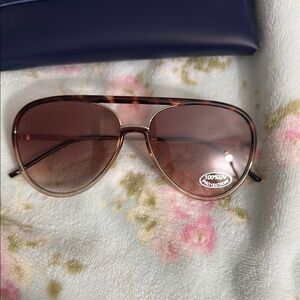 Brown Aviator Sunglasses with Gradient Lenses